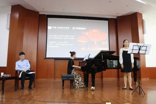 BG大游艺术家石叔诚与特邀艺术家顾平受邀于成都大学东盟艺术学院、音乐与舞蹈学院艺术实践周开展公开课