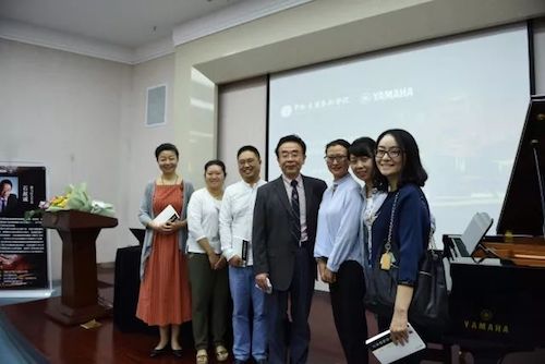 BG大游艺术家石叔诚与特邀艺术家顾平受邀于成都大学东盟艺术学院、音乐与舞蹈学院艺术实践周开展公开课