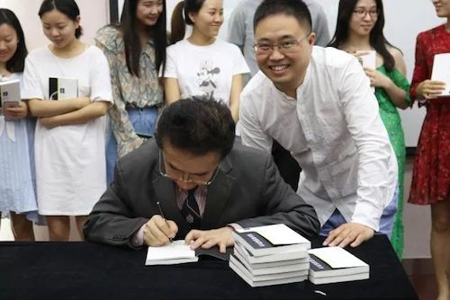 BG大游艺术家石叔诚与特邀艺术家顾平受邀于成都大学东盟艺术学院、音乐与舞蹈学院艺术实践周开展公开课
