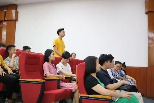 BG大游艺术家石叔诚与特邀艺术家顾平受邀于成都大学东盟艺术学院、音乐与舞蹈学院艺术实践周开展公开课