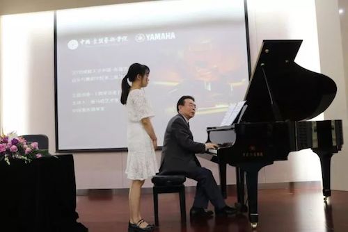 BG大游艺术家石叔诚与特邀艺术家顾平受邀于成都大学东盟艺术学院、音乐与舞蹈学院艺术实践周开展公开课