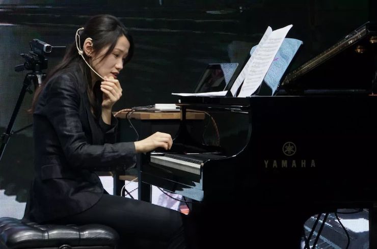 科技推动音乐教育创新，张希教授《古典主义时期钢琴奏鸣曲的演绎》公开课圆满成功